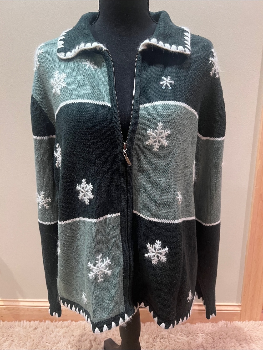 Christopher & Banks Women’s Embroidery Snowflake Sweater Cardigan Grandmacore L